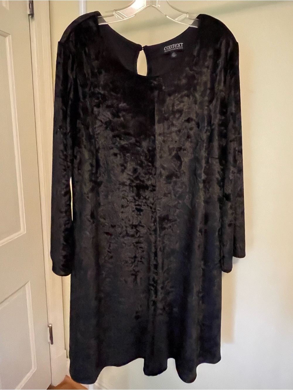 Context Black Crushed Velvet Long-Sleeve Shift Dress. 1X.